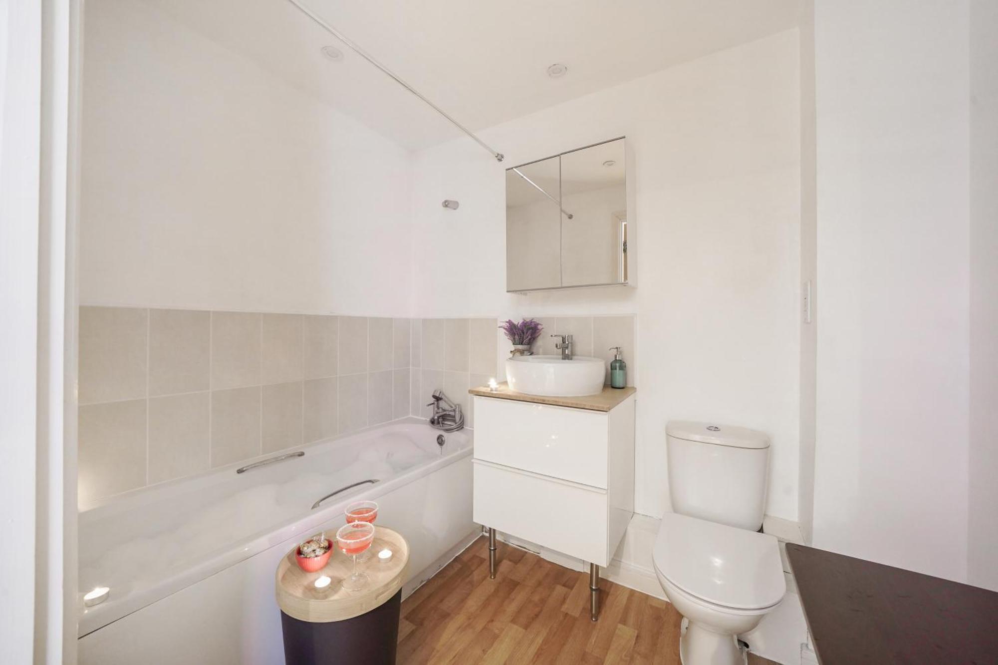 City Riverside - 2 Bedroom & Free Parking バーキング エクステリア 写真