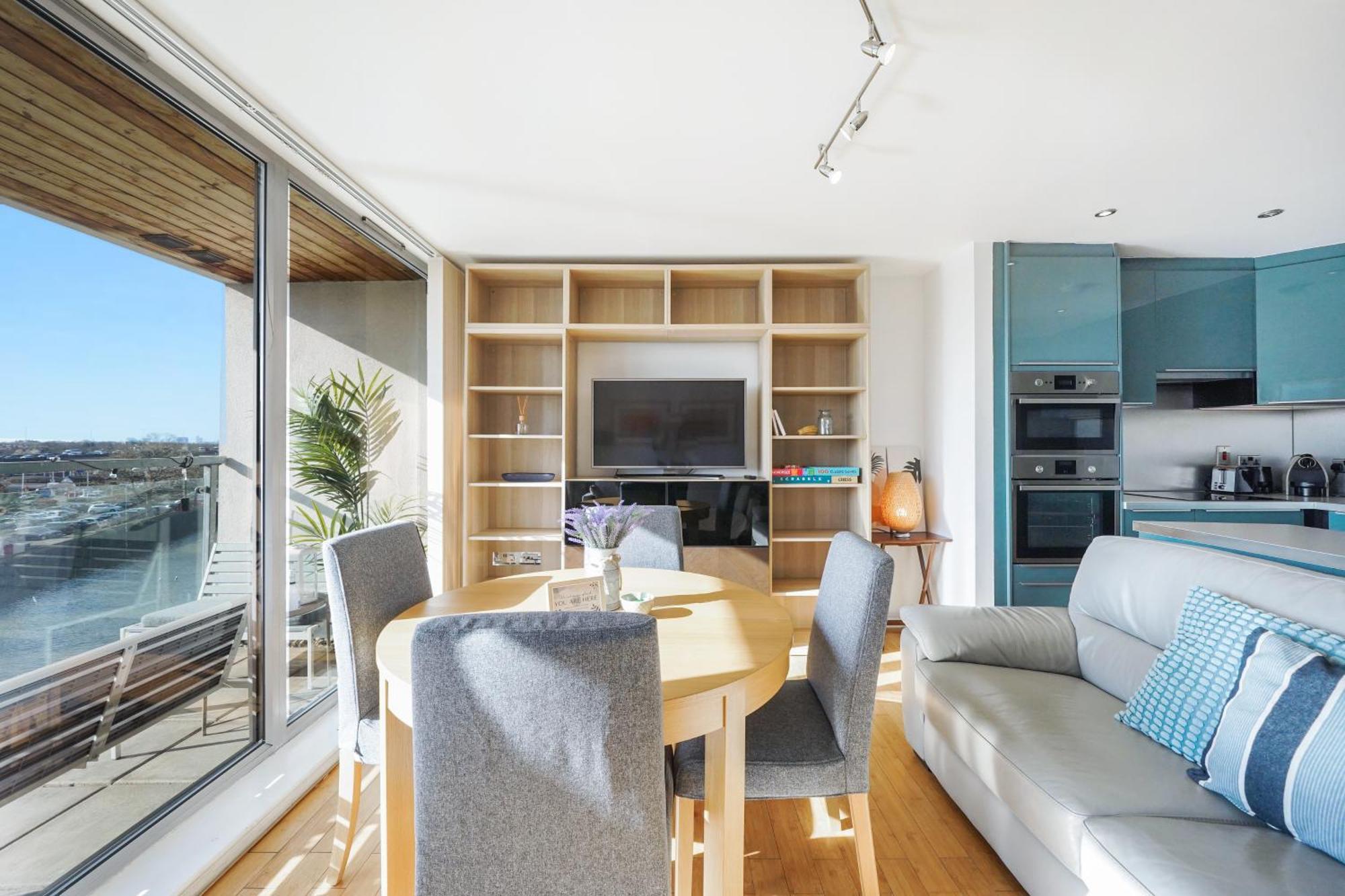City Riverside - 2 Bedroom & Free Parking バーキング エクステリア 写真
